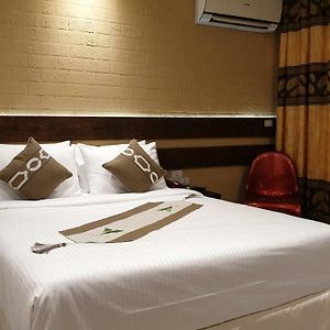 Honeymoon Suite